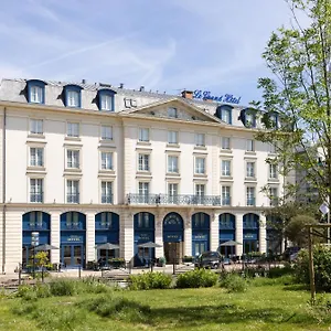 Grand Hotel Le Plessis-Robinson